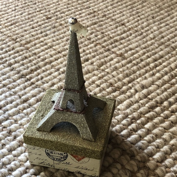 Eiffel Tower box VINTAGE une cachette.. in French which means the hiding… - Picture 2 of 2